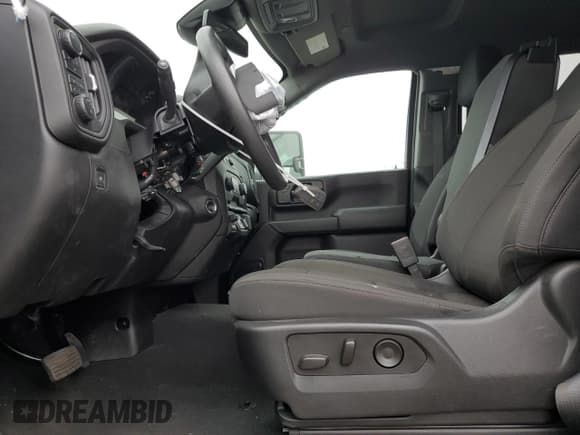 ✅ 2025 Chevrolet Silverado 2500HD Custom • VIN: 2GC4KME7XS1122705 • Lot: 67320595. Wystawiony na Copart z przebiegiem 7 276 mil. Bezpłatny archiwum sprzedaży aukcyjnych z USA i szczegółowy raport historii pojazdu na DreamBid. Zdjęcie 7.