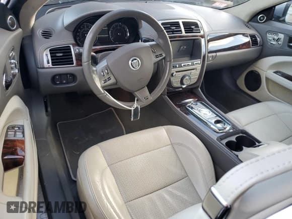 ✅ 2011 Jaguar XK XKR • VIN: SAJWA4DC2BMB43759 • Lot: 82405684. Listed on Copart with 76,858 mi. Free auction sales archive from the USA and detailed vehicle history report at DreamBid. Image 8.