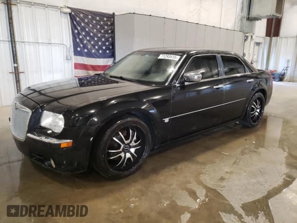 ✅ 2006 Chrysler 300 C • VIN: 2C3LA63H86H408169 • Лот: 71293415. Опубликован ранее на Copart с пробегом 104 602 миль. Бесплатный доступ к архиву аукционных продаж из США и подробный отчёт об истории автомобиля на DreamBid. Изображение 1.