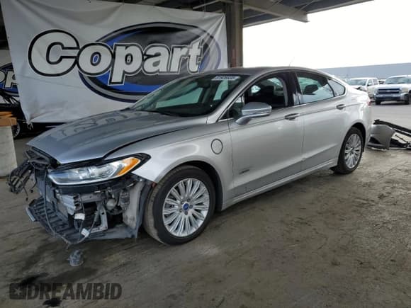 ✅ 2013 Ford Fusion SE Luxury • VIN: 3FA6P0PU1DR332426 • Lot: 81926935. Listed on Copart with 184,868 mi. Free auction sales archive from the USA and detailed vehicle history report at DreamBid. Image 1.