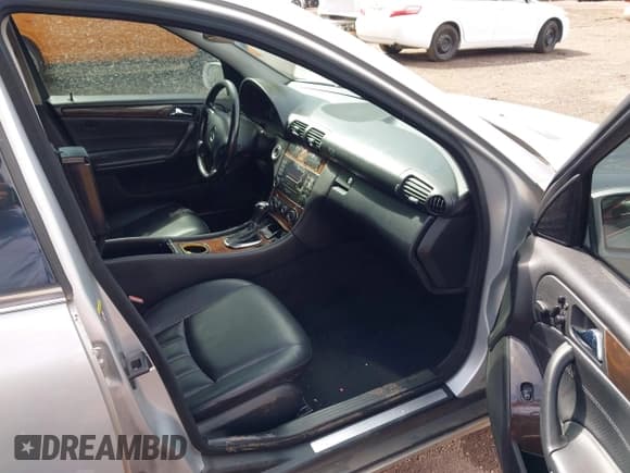 ✅ 2007 Mercedes-Benz C 280 Luxury • VIN: WDBRF92HX7F872124 • Лот: 42985239. Опубликован ранее на IAAI с пробегом 256 795 миль. Бесплатный доступ к архиву аукционных продаж из США и подробный отчёт об истории автомобиля на DreamBid. Изображение 5.