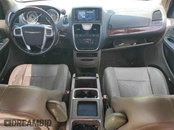 ✅ 2011 Chrysler Town & Country Touring L • VIN: 2A4RR8DG5BR780096 • Lot: 67523865. Wystawiony na Copart z przebiegiem 146 653 mil. Bezpłatny archiwum sprzedaży aukcyjnych z USA i szczegółowy raport historii pojazdu na DreamBid. Zdjęcie 8.