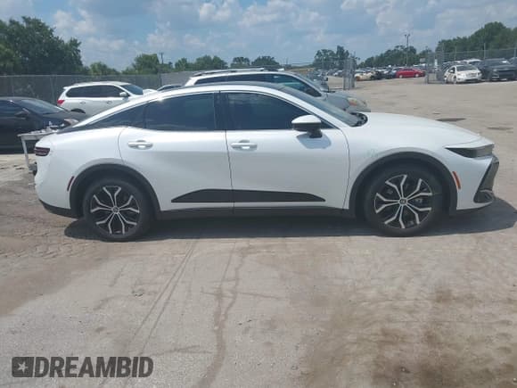 ✅ 2023 Toyota Crown XLE • VIN: JTDAAAAF0P3012152 • Lot: 42841482. Wystawiony na IAAI z przebiegiem 22 060 mil. Bezpłatny archiwum sprzedaży aukcyjnych z USA i szczegółowy raport historii pojazdu na DreamBid. Zdjęcie 13.