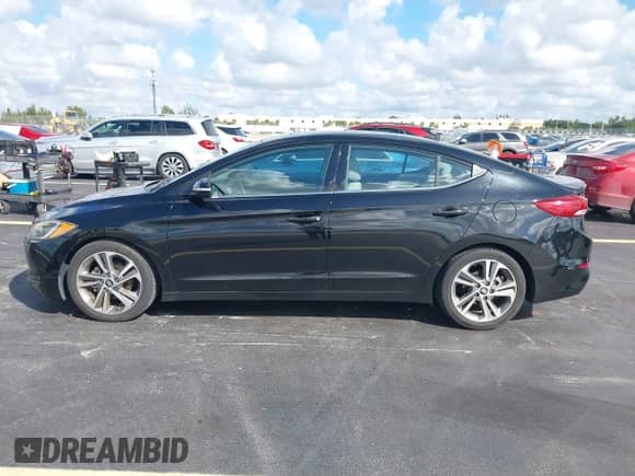 2018 Hyundai Elantra Value Edition с VIN 5NPD84LF7JH225215, выставлен на аукционе IAAI как лот 43506267 с пробегом 27 618 миль миль и . История ставок и продаж доступна на DreamBid. Изображение 14.