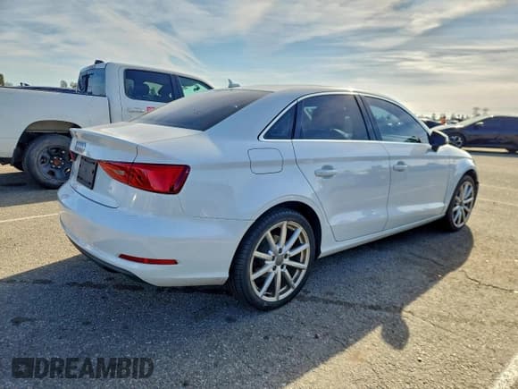 ✅ 2015 Audi A3 Premium • VIN: WAUACGFF8F1002286 • Lot: 93831885. Wystawiony na Copart z przebiegiem 92 398 mil. Bezpłatny archiwum sprzedaży aukcyjnych z USA i szczegółowy raport historii pojazdu na DreamBid. Zdjęcie 3.