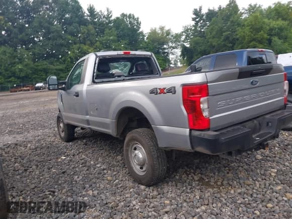 ✅ 2022 Ford F-250 XL • VIN: 1FTBF2B62NEF21705 • Lot: 39947332. Wystawiony na IAAI z przebiegiem 61 110 mil. Bezpłatny archiwum sprzedaży aukcyjnych z USA i szczegółowy raport historii pojazdu na DreamBid. Zdjęcie 3.