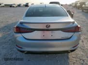 ✅ 2024 Lexus ES 350 F Sport • VIN: 58AJZ1B19RU174939 • Lot: 71806005. Wystawiony na Copart z przebiegiem 19 827 mil. Bezpłatny archiwum sprzedaży aukcyjnych z USA i szczegółowy raport historii pojazdu na DreamBid. Zdjęcie 6.