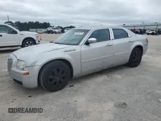 ✅ 2006 Chrysler 300 • VIN: 2C3KA43R66H484658 • Lot: 68155275. Wystawiony na Copart z przebiegiem 185 038 mil. Bezpłatny archiwum sprzedaży aukcyjnych z USA i szczegółowy raport historii pojazdu na DreamBid. Zdjęcie 1.