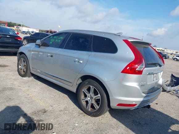 ✅ 2015 Volvo XC60 T6 • VIN: YV4902RK7F2649280 • Lot: 41744679. Wystawiony na IAAI z przebiegiem 52 288 mil. Bezpłatny archiwum sprzedaży aukcyjnych z USA i szczegółowy raport historii pojazdu na DreamBid. Zdjęcie 3.