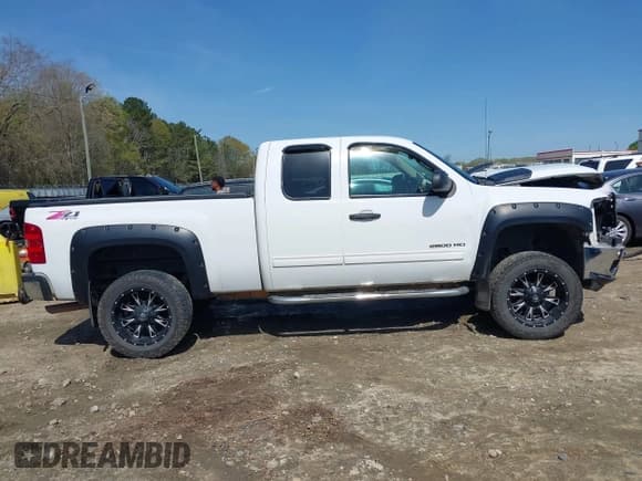 ✅ 2012 Chevrolet Silverado 2500HD LT • VIN: 1GC2KXCG5CZ348946 • Lot: 41930704. Wystawiony na IAAI z przebiegiem 213 663 mil. Bezpłatny archiwum sprzedaży aukcyjnych z USA i szczegółowy raport historii pojazdu na DreamBid. Zdjęcie 14.