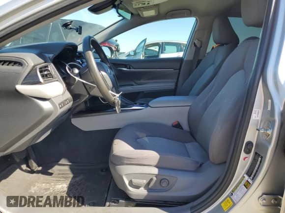 2020 Toyota Camry Hybrid LE z VIN 4T1C31AK7LU018496, wystawiony jako Copart lot #85311175 z przebiegiem 114 913 mil mil oraz Szkoda całkowita • Salvage title. Historia ofert i sprzedaży dostępna na DreamBid. Obrazek 7.