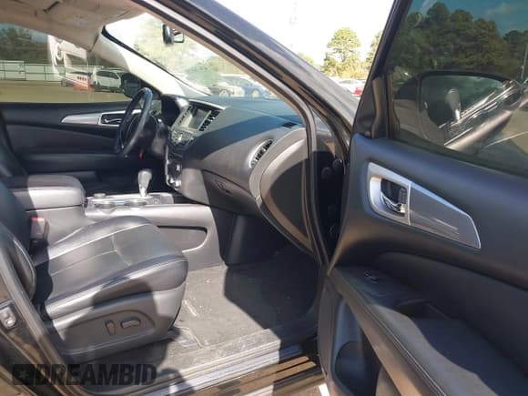 ✅ 2019 Nissan Pathfinder SV • VIN: 5N1DR2MMXKC607942 • Lot: 43676615. Wystawiony na IAAI z przebiegiem 110 127 mil. Bezpłatny archiwum sprzedaży aukcyjnych z USA i szczegółowy raport historii pojazdu na DreamBid. Zdjęcie 5.