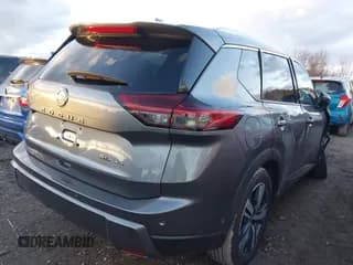 ✅ 2026 Nissan Rogue SL • VIN: 5N1BT3CB1TC687972 • Lot: 43600695. Wystawiony na IAAI z przebiegiem 4 733 mil. Bezpłatny archiwum sprzedaży aukcyjnych z USA i szczegółowy raport historii pojazdu na DreamBid. Zdjęcie 4.