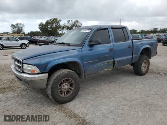 2002 Dodge Dakota Sport z VIN 1B7HG38N22S696268, wystawiony jako Copart lot #78382174 z przebiegiem 239 879 mil mil oraz Szkoda całkowita • Salvage title. Historia ofert i sprzedaży dostępna na DreamBid. Obrazek 1.