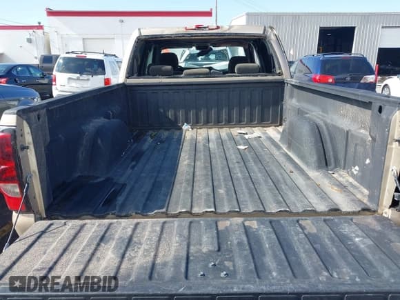 ✅ 2004 Chevrolet Silverado 2500HD LS • VIN: 1GCHK23U54F130334 • Lot: 41632687. Wystawiony na IAAI z przebiegiem Nie podano. Bezpłatny archiwum sprzedaży aukcyjnych z USA i szczegółowy raport historii pojazdu na DreamBid. Zdjęcie 15.