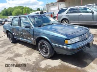 ✅ 1992 Oldsmobile Cutlass Ciera • VIN: 1G3AL54N1N6439579 • Lot: 42227268. Wystawiony na IAAI z przebiegiem 93 497 mil. Bezpłatny archiwum sprzedaży aukcyjnych z USA i szczegółowy raport historii pojazdu na DreamBid. Zdjęcie 1.