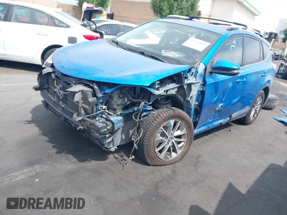 ✅ 2016 Toyota RAV4 XLE • VIN: JTMRJREV8GD001932 • Lot: 43243102. Wystawiony na IAAI z przebiegiem 105 918 mil. Bezpłatny archiwum sprzedaży aukcyjnych z USA i szczegółowy raport historii pojazdu na DreamBid. Zdjęcie 6.