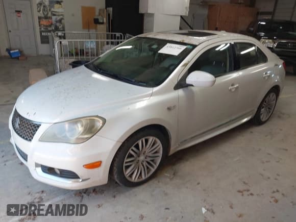 ✅ 2011 Suzuki Kizashi SLS Sport • VIN: JS2RE9A84B6110766 • Lot: 43812766. Wystawiony na IAAI z przebiegiem 163 594 mil. Bezpłatny archiwum sprzedaży aukcyjnych z USA i szczegółowy raport historii pojazdu na DreamBid. Zdjęcie 2.