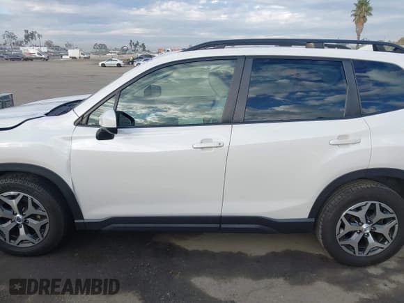✅ 2023 Subaru Forester Premium • VIN: JF2SKAEC9PH460007 • Lot: 43690428. Listed on IAAI with 40,598 mi. Free auction sales archive from the USA and detailed vehicle history report at DreamBid. Image 14.