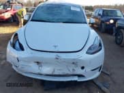 ✅ 2023 Tesla Model Y Long Range • VIN: 7SAYGDEE7PF683016 • Lot: 41342757. Wystawiony na IAAI z przebiegiem 25 895 mil. Bezpłatny archiwum sprzedaży aukcyjnych z USA i szczegółowy raport historii pojazdu na DreamBid. Zdjęcie 12.