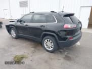 ✅ 2019 Jeep Cherokee Latitude • VIN: 1C4PJLCB3KD482551 • Lot: 43286563. Wystawiony na IAAI z przebiegiem 122 171 mil. Bezpłatny archiwum sprzedaży aukcyjnych z USA i szczegółowy raport historii pojazdu na DreamBid. Zdjęcie 3.