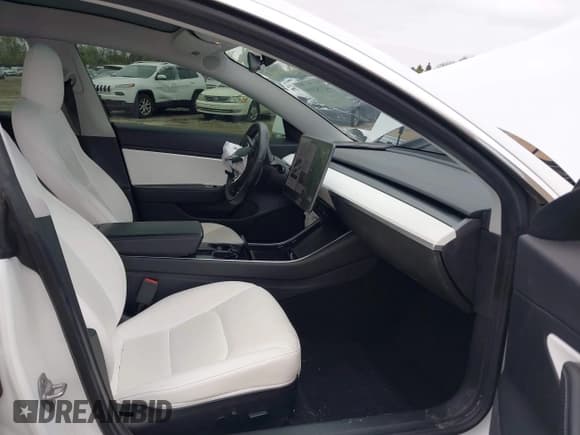 ✅ 2020 Tesla Model 3 Performance • VIN: 5YJ3E1EC4LF719149 • Lot: 42184169. Wystawiony na IAAI z przebiegiem 46 840 mil. Bezpłatny archiwum sprzedaży aukcyjnych z USA i szczegółowy raport historii pojazdu na DreamBid. Zdjęcie 5.