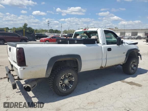 ✅ 2001 Chevrolet Silverado 2500HD LS • VIN: 1GCHK24191E301026 • Лот: 71162635. Опубликован ранее на Copart с пробегом 222 237 миль. Бесплатный доступ к архиву аукционных продаж из США и подробный отчёт об истории автомобиля на DreamBid. Изображение 3.