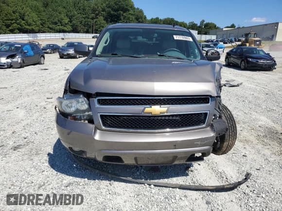 ✅ 2013 Chevrolet Suburban LT • VIN: 1GNSCJE00DR112837 • Lot: 71710965. Wystawiony na Copart z przebiegiem 136 008 mil. Bezpłatny archiwum sprzedaży aukcyjnych z USA i szczegółowy raport historii pojazdu na DreamBid. Zdjęcie 5.