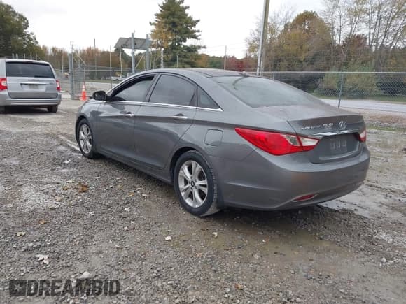 ✅ 2012 Hyundai Sonata SE • VIN: 5NPEC4AC6CH313719 • Lot: 43635522. Listed on IAAI with 161,875 mi. Free auction sales archive from the USA and detailed vehicle history report at DreamBid. Image 3.
