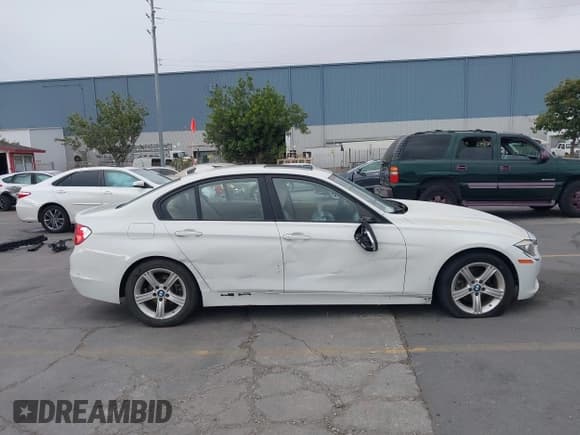 ✅ 2012 BMW 3 Series 328i • VIN: WBA3C1C54CF434437 • Lot: 43166796. Listed on IAAI with 117,579 mi. Free auction sales archive from the USA and detailed vehicle history report at DreamBid. Image 13.