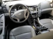 ✅ 2012 Hyundai Sonata SE • VIN: 5NPEC4AC5CH425816 • Lot: 71196124. Wystawiony na Copart z przebiegiem Nie podano. Bezpłatny archiwum sprzedaży aukcyjnych z USA i szczegółowy raport historii pojazdu na DreamBid. Zdjęcie 8.