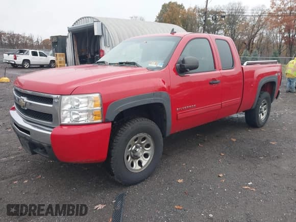 ✅ 2011 Chevrolet Silverado 1500 LS • VIN: 1GCRKREA2BZ195086 • Лот: 43575383. Опубликован ранее на IAAI с пробегом 209 870 миль. Бесплатный доступ к архиву аукционных продаж из США и подробный отчёт об истории автомобиля на DreamBid. Изображение 19.
