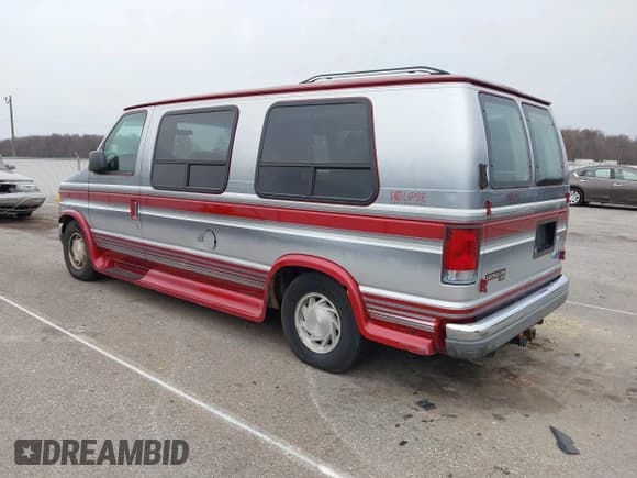 ✅ 1997 Ford Econoline Commercial • VIN: 1FDEE14L8VHA89354 • Lot: 43819802. Wystawiony na IAAI z przebiegiem 445 221 mil. Bezpłatny archiwum sprzedaży aukcyjnych z USA i szczegółowy raport historii pojazdu na DreamBid. Zdjęcie 3.