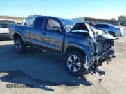 ✅ 2018 Toyota Tacoma SR5 • VIN: 5TFSZ5AN9JX146461 • Lot: 43541829. Wystawiony na IAAI z przebiegiem Nie podano. Bezpłatny archiwum sprzedaży aukcyjnych z USA i szczegółowy raport historii pojazdu na DreamBid. Zdjęcie 1.