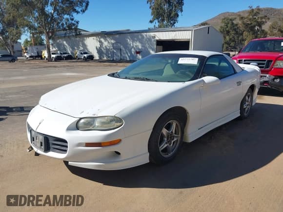 ✅ 2000 Chevrolet Camaro • VIN: 2G1FP22K2Y2151957 • Lot: 43775707. Wystawiony na IAAI z przebiegiem 147 122 mil. Bezpłatny archiwum sprzedaży aukcyjnych z USA i szczegółowy raport historii pojazdu na DreamBid. Zdjęcie 2.