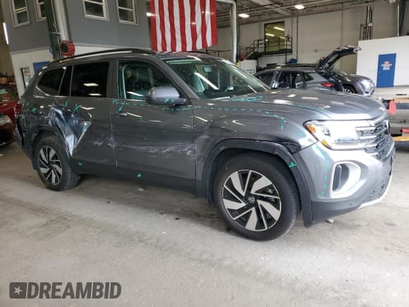 ✅ 2024 Volkswagen Atlas SE • VIN: 1V2KR2CA5RC502446 • Lot: 69026025. Listed on Copart with 34,946 mi. Free auction sales archive from the USA and detailed vehicle history report at DreamBid. Image 4.
