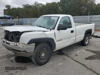 ✅ 2004 Chevrolet Silverado 2500HD Work Truck • VIN: 1GCHC24U64E355427 • Лот: 90250495. Опубликован ранее на Copart с пробегом 331 664 миль. Бесплатный доступ к архиву аукционных продаж из США и подробный отчёт об истории автомобиля на DreamBid. Изображение 1.