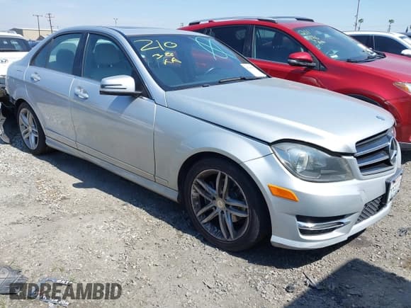✅ 2014 Mercedes-Benz C 250 Sport • VIN: WDDGF4HB4ER305973 • Lot: 41781503. Wystawiony na IAAI z przebiegiem 98 542 mil. Bezpłatny archiwum sprzedaży aukcyjnych z USA i szczegółowy raport historii pojazdu na DreamBid. Zdjęcie 1.