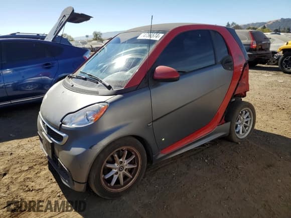 ✅ 2014 Smart fortwo Passion • VIN: WMEEJ9AA6EK792201 • Lot: 74756574. Listed on Copart with 17,282 mi. Free auction sales archive from the USA and detailed vehicle history report at DreamBid. Image 1.
