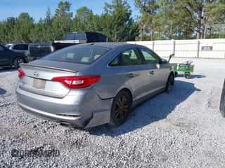 2015 Hyundai Sonata SE с VIN 5NPE24AF1FH007111, выставлен на аукционе IAAI как лот 43300853 с пробегом 161 829 миль миль и . История ставок и продаж доступна на DreamBid. Изображение 4.