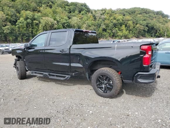 ✅ 2024 Chevrolet Silverado 1500 LT Trail Boss • VIN: 3GCUDFE82RG137103 • Лот: 84607875. Опубликован ранее на Copart с пробегом 10 535 миль. Бесплатный доступ к архиву аукционных продаж из США и подробный отчёт об истории автомобиля на DreamBid. Изображение 2.