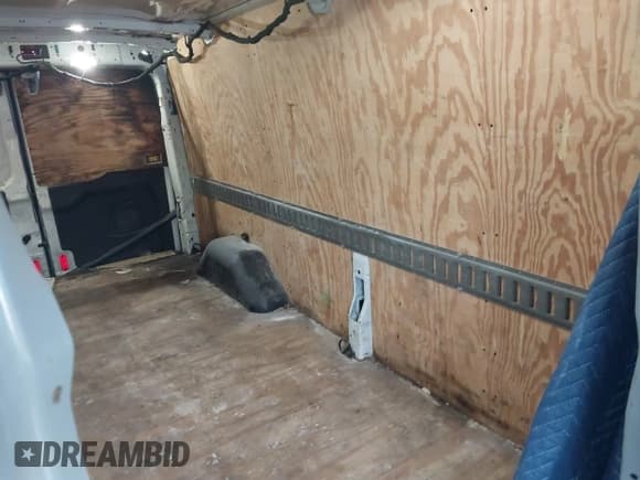 ✅ 2017 Ford Transit • VIN: 1FTYR2ZM5HKA18634 • Лот: 41675775. Опубликован ранее на IAAI с пробегом 263 278 миль. Бесплатный доступ к архиву аукционных продаж из США и подробный отчёт об истории автомобиля на DreamBid. Изображение 8.