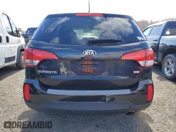 ✅ 2014 Kia Sorento LX • VIN: 5XYKTCA60EG511648 • Lot: 92881465. Listed on Copart with 130,886 mi. Free auction sales archive from the USA and detailed vehicle history report at DreamBid. Image 6.