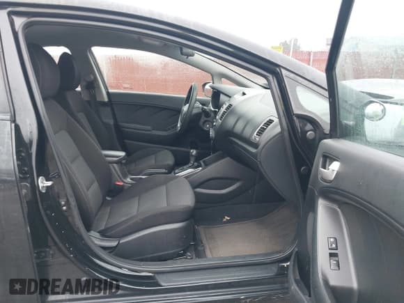 ✅ 2017 Kia Forte LX • VIN: 3KPFK4A78HE095370 • Lot: 43751295. Wystawiony na IAAI z przebiegiem 154 780 mil. Bezpłatny archiwum sprzedaży aukcyjnych z USA i szczegółowy raport historii pojazdu na DreamBid. Zdjęcie 5.