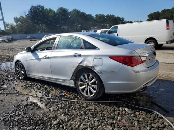 ✅ 2011 Hyundai Sonata SE • VIN: 5NPEC4AC3BH058350 • Lot: 70277914. Listed on Copart with 136,536 mi. Free auction sales archive from the USA and detailed vehicle history report at DreamBid. Image 2.