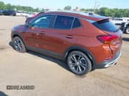 ✅ 2020 Buick Encore GX Select • VIN: KL4MMDS25LB122982 • Lot: 42799016. Wystawiony na IAAI z przebiegiem 60 555 mil. Bezpłatny archiwum sprzedaży aukcyjnych z USA i szczegółowy raport historii pojazdu na DreamBid. Zdjęcie 3.