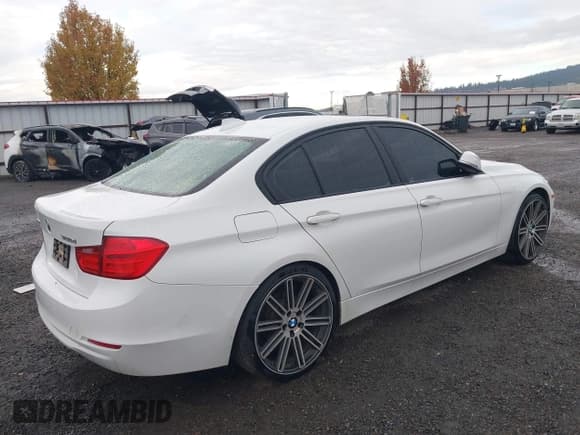 ✅ 2014 BMW 3 Series 328d xDrive • VIN: WBA3D5C52EKX97351 • Lot: 43653167. Wystawiony na IAAI z przebiegiem 171 941 mil. Bezpłatny archiwum sprzedaży aukcyjnych z USA i szczegółowy raport historii pojazdu na DreamBid. Zdjęcie 4.