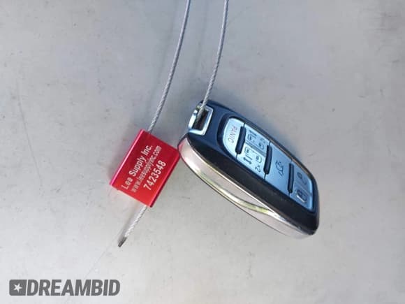 ✅ 2017 Chrysler Pacifica Touring • VIN: 2C4RC1DG7HR623290 • Lot: 43634444. Listed on IAAI with 175,817 mi. Free auction sales archive from the USA and detailed vehicle history report at DreamBid. Image 11.