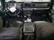 ✅ 2023 Jeep Gladiator Willys • VIN: 1C6HJTAG3PL574167 • Lot: 84872535. Wystawiony na Copart z przebiegiem 16 473 mil. Bezpłatny archiwum sprzedaży aukcyjnych z USA i szczegółowy raport historii pojazdu na DreamBid. Zdjęcie 8.