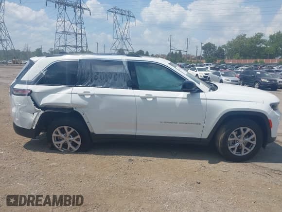 ✅ 2022 Jeep Grand Cherokee Limited • VIN: 1C4RJHBG2N8524272 • Lot: 42867241. Listed on IAAI with Not provided. Free auction sales archive from the USA and detailed vehicle history report at DreamBid. Image 13.